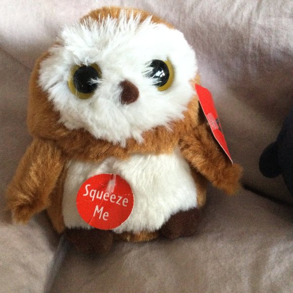 Pair of Small Owl Plush Aurura makes Owl sounds and Squeezamal - Picture 2 of 6